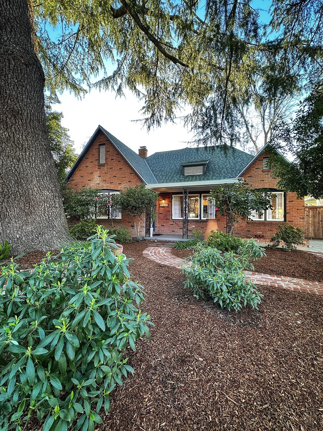 OOOH!!!Such a great home! Hansel and Gretel would have loved to call this 1925 charming brick tudor 