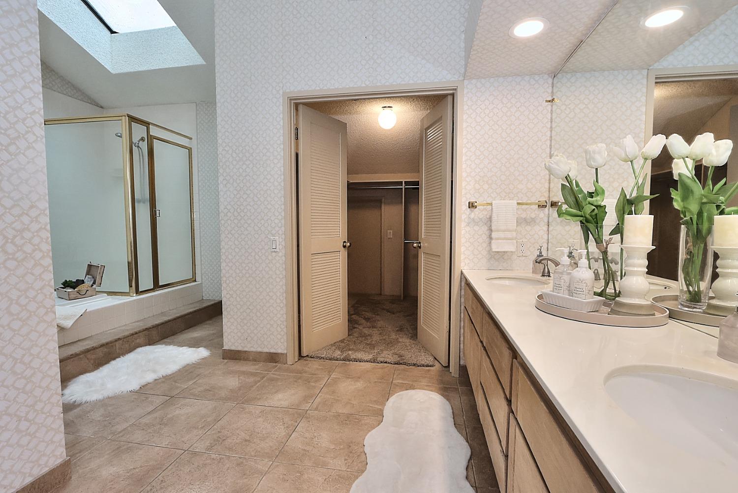 Detail Gallery Image 6 of 79 For 2050 Promontory Point Ln, Gold River,  CA 95670 - 4 Beds | 2/1 Baths