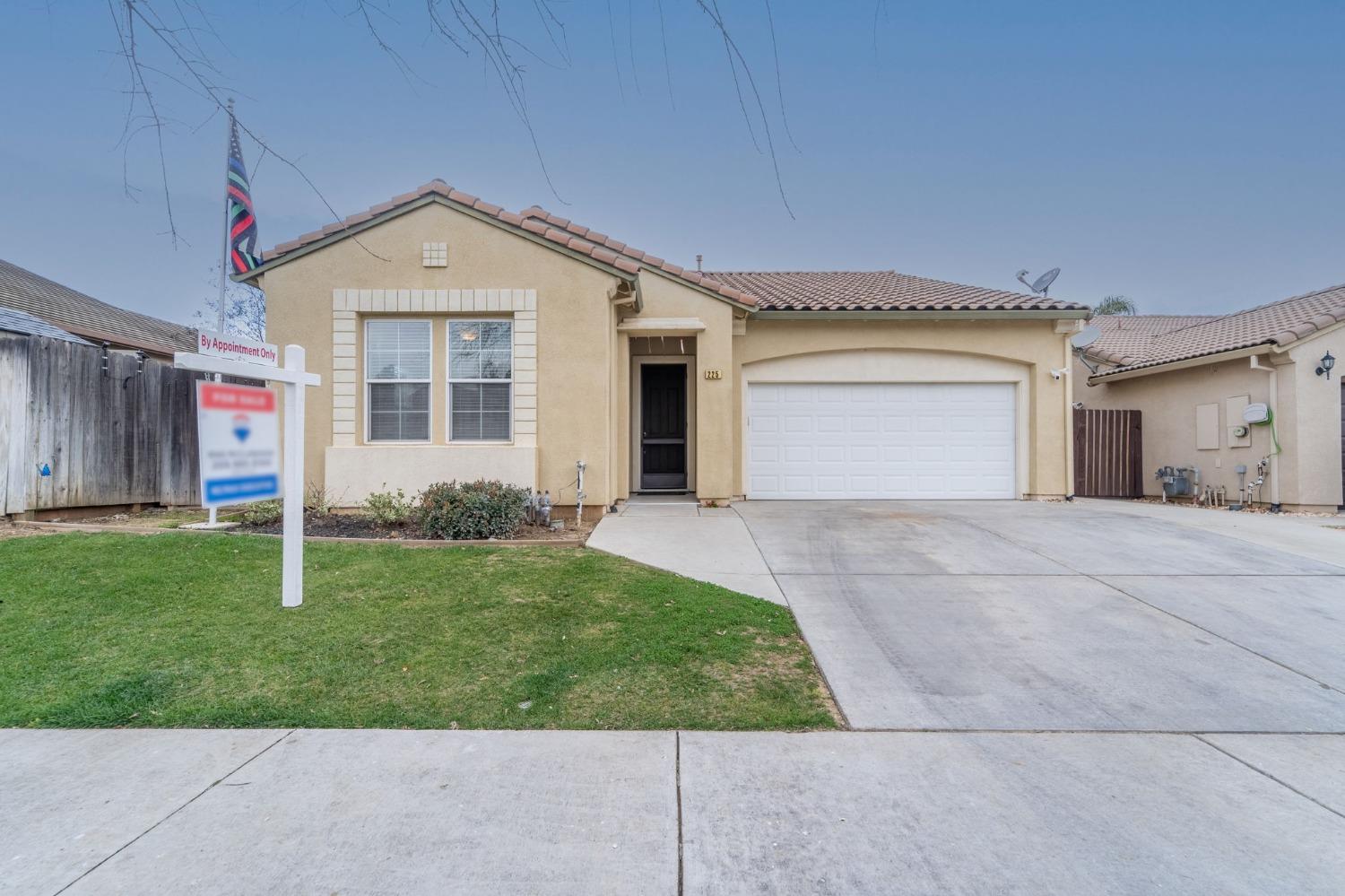 Photo of 225 Spring Ave in Patterson, CA
