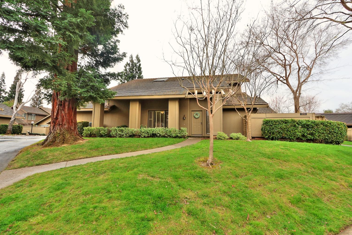 2050 Promontory Point Lane, Gold River, CA 95670