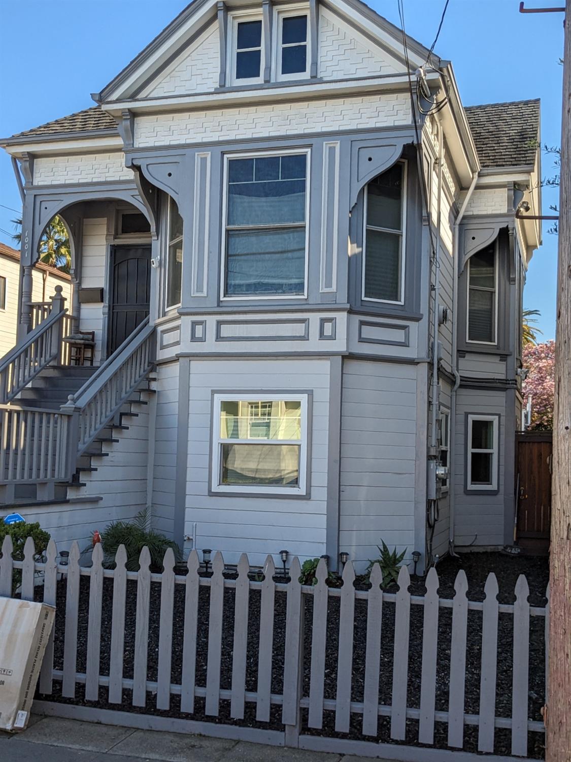 Photo of 1001 54th St in Oakland, CA