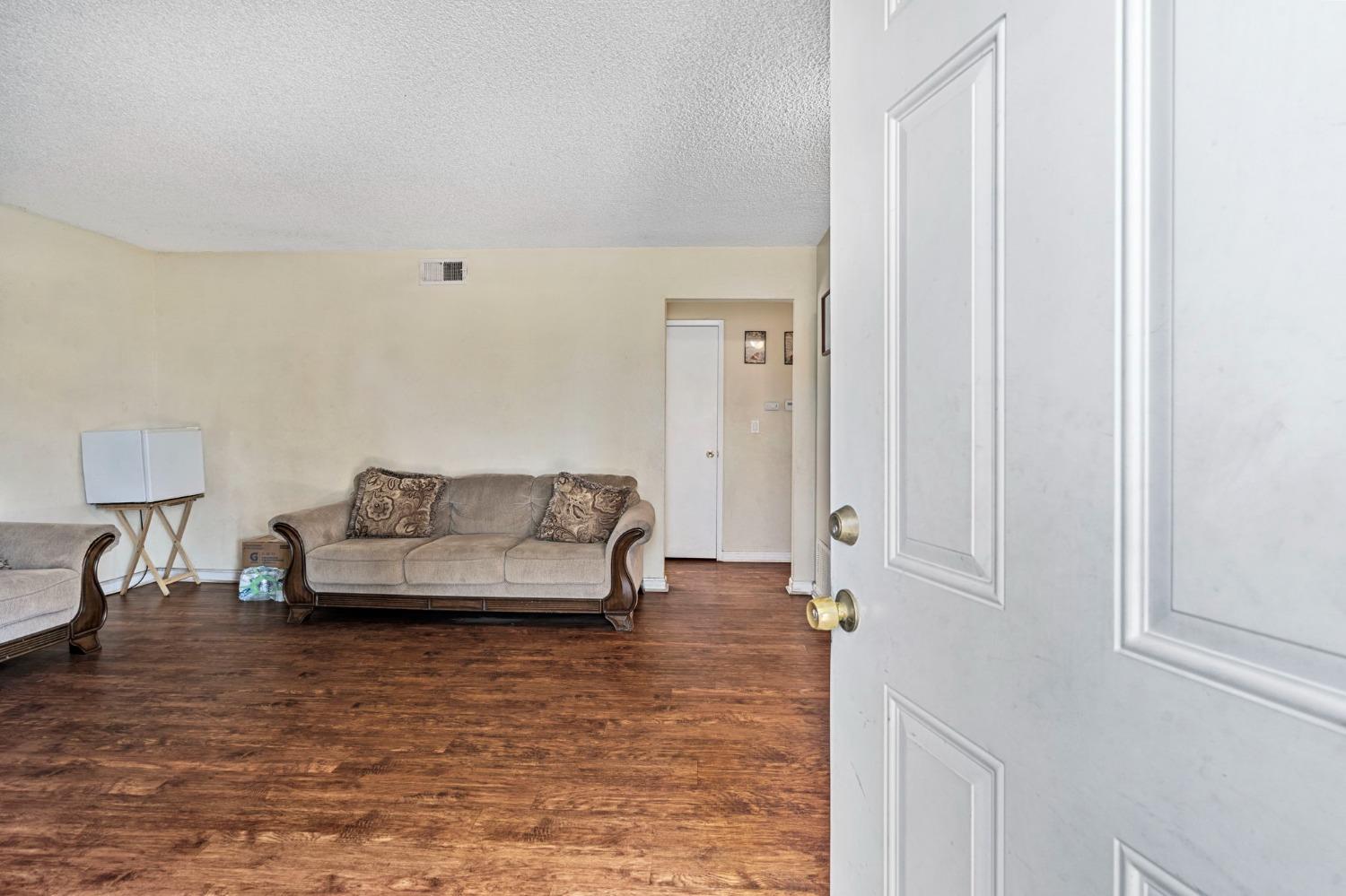 Detail Gallery Image 5 of 22 For 4453 La Cresta Way #1,  Stockton,  CA 95207 - 2 Beds | 1 Baths