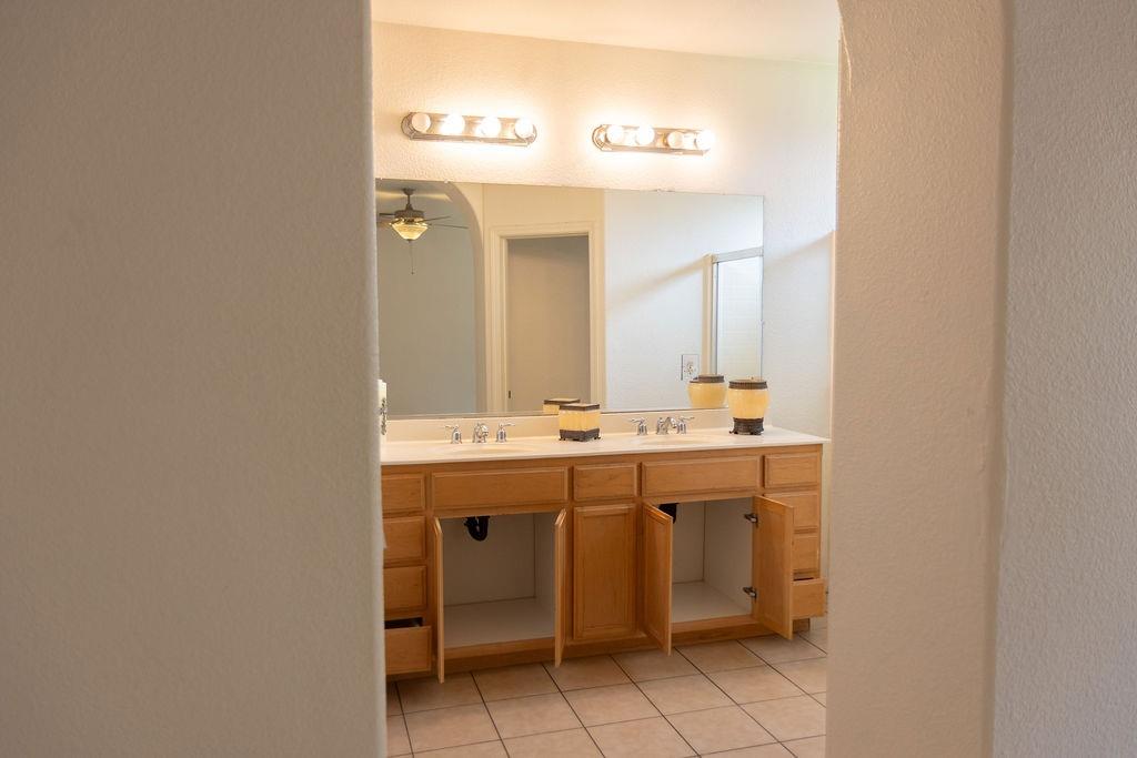 Detail Gallery Image 7 of 15 For 2057 Moss Oak Way, Stockton,  CA 95205 - 3 Beds | 2 Baths