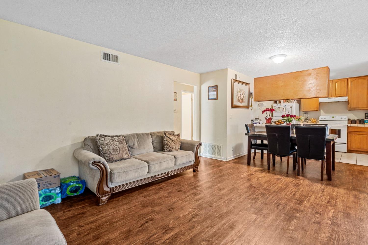 Detail Gallery Image 7 of 22 For 4453 La Cresta Way #1,  Stockton,  CA 95207 - 2 Beds | 1 Baths