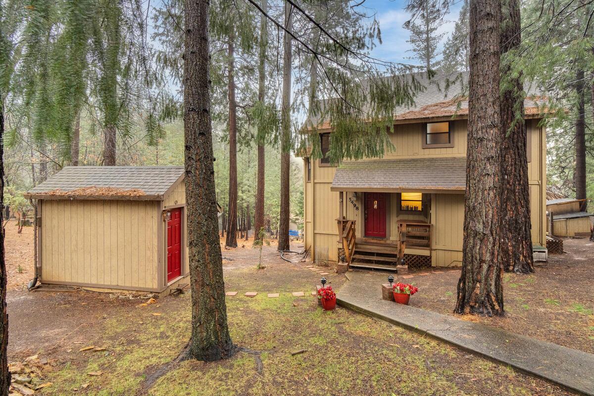 Photo of 5498 Daisy Dr in Pollock Pines, CA
