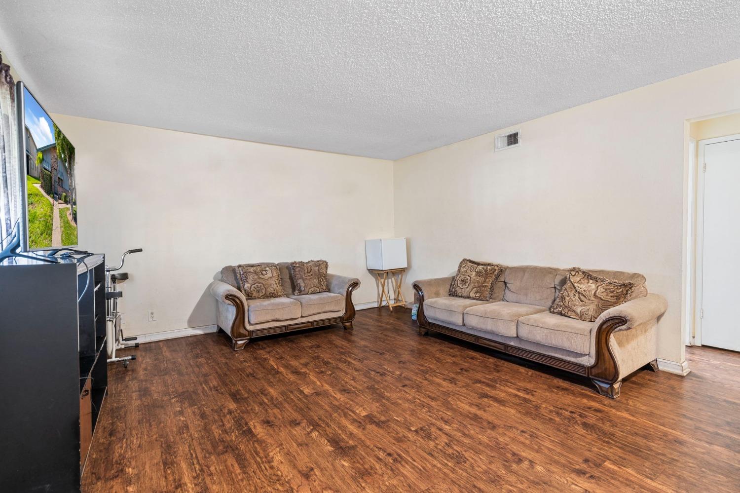 Detail Gallery Image 6 of 22 For 4453 La Cresta Way #1,  Stockton,  CA 95207 - 2 Beds | 1 Baths