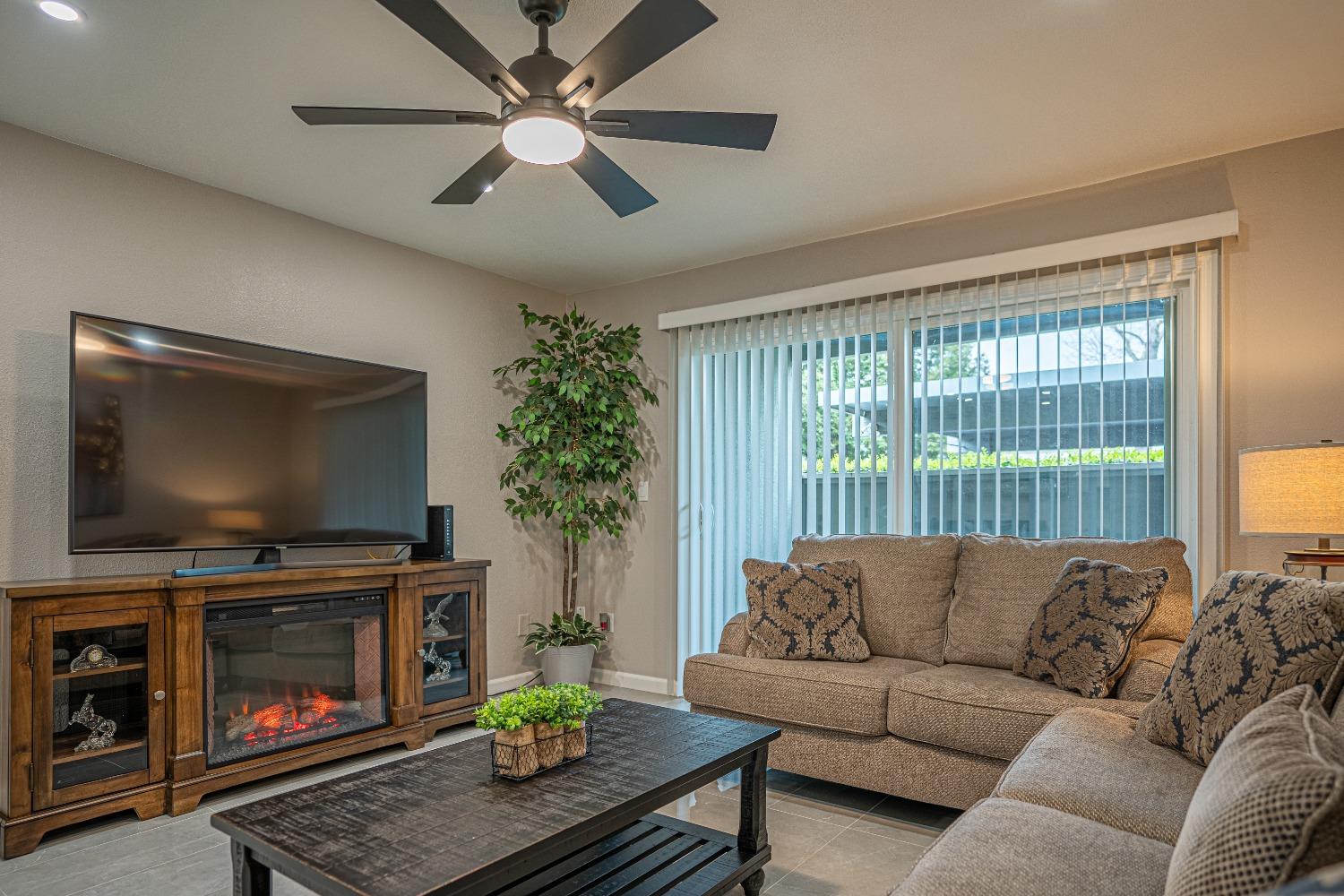 Detail Gallery Image 3 of 39 For 3660 W Benjamin Holt Dr #5,  Stockton,  CA 95219 - 1 Beds | 1 Baths