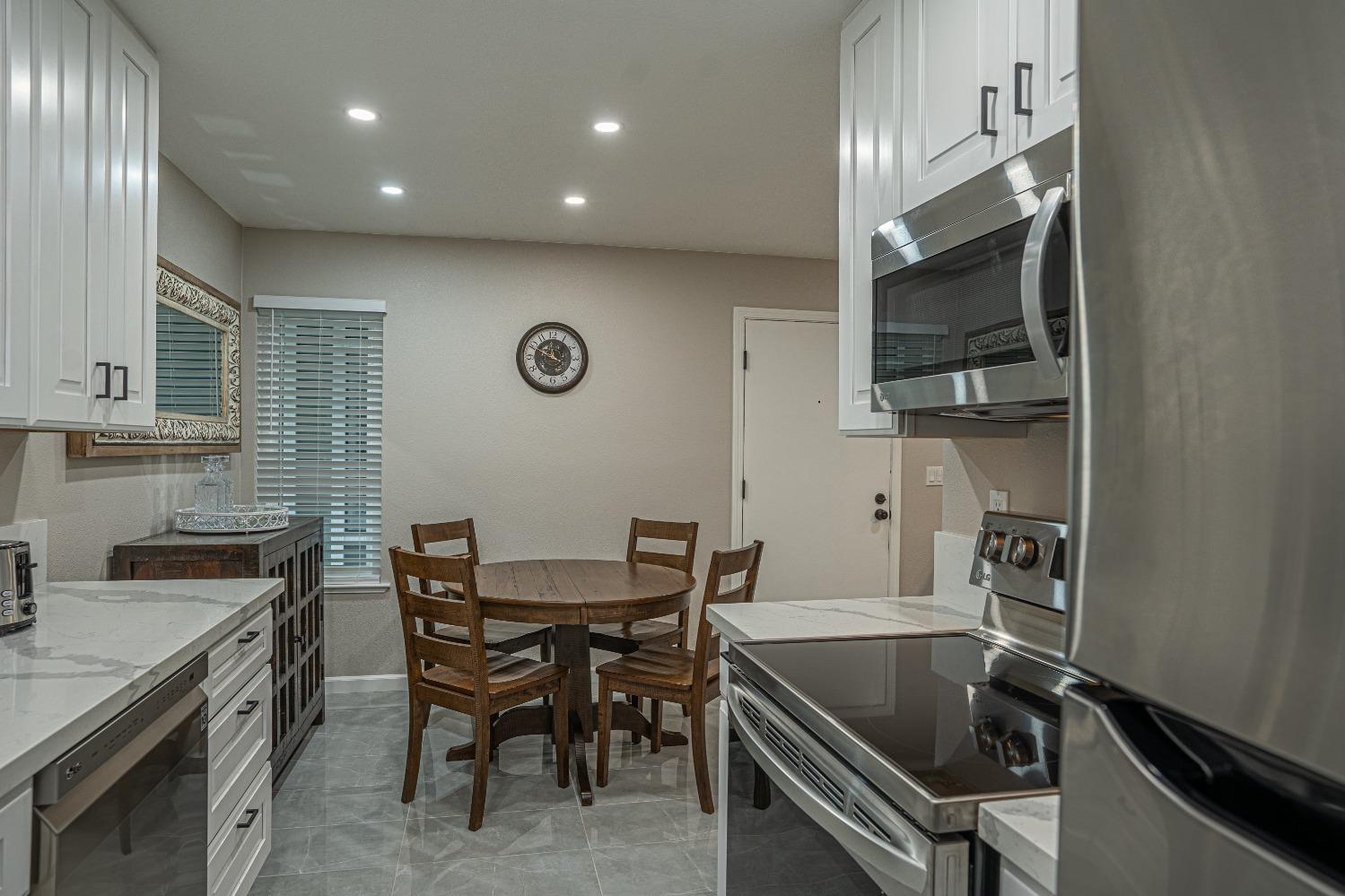 Detail Gallery Image 13 of 39 For 3660 W Benjamin Holt Dr #5,  Stockton,  CA 95219 - 1 Beds | 1 Baths