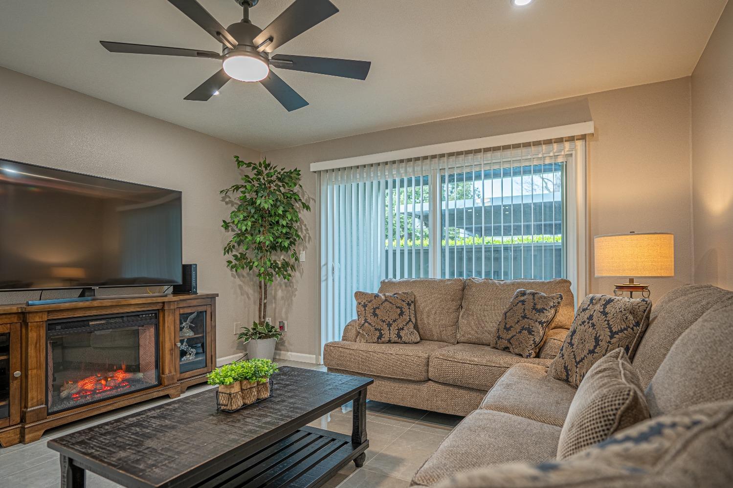 Detail Gallery Image 4 of 39 For 3660 W Benjamin Holt Dr #5,  Stockton,  CA 95219 - 1 Beds | 1 Baths
