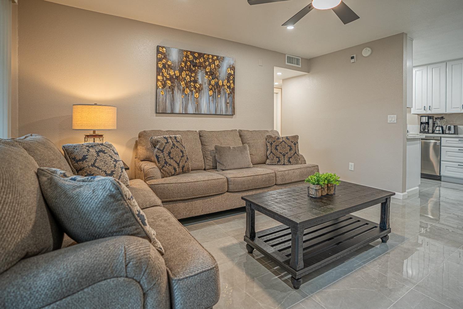 Detail Gallery Image 5 of 39 For 3660 W Benjamin Holt Dr #5,  Stockton,  CA 95219 - 1 Beds | 1 Baths