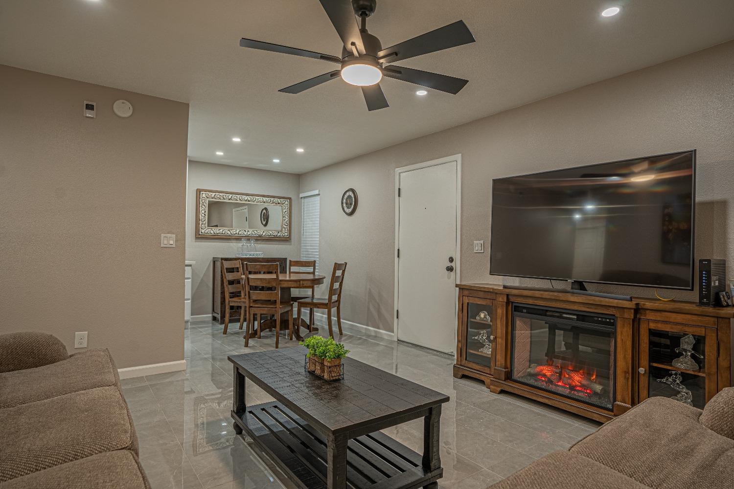 Detail Gallery Image 6 of 39 For 3660 W Benjamin Holt Dr #5,  Stockton,  CA 95219 - 1 Beds | 1 Baths