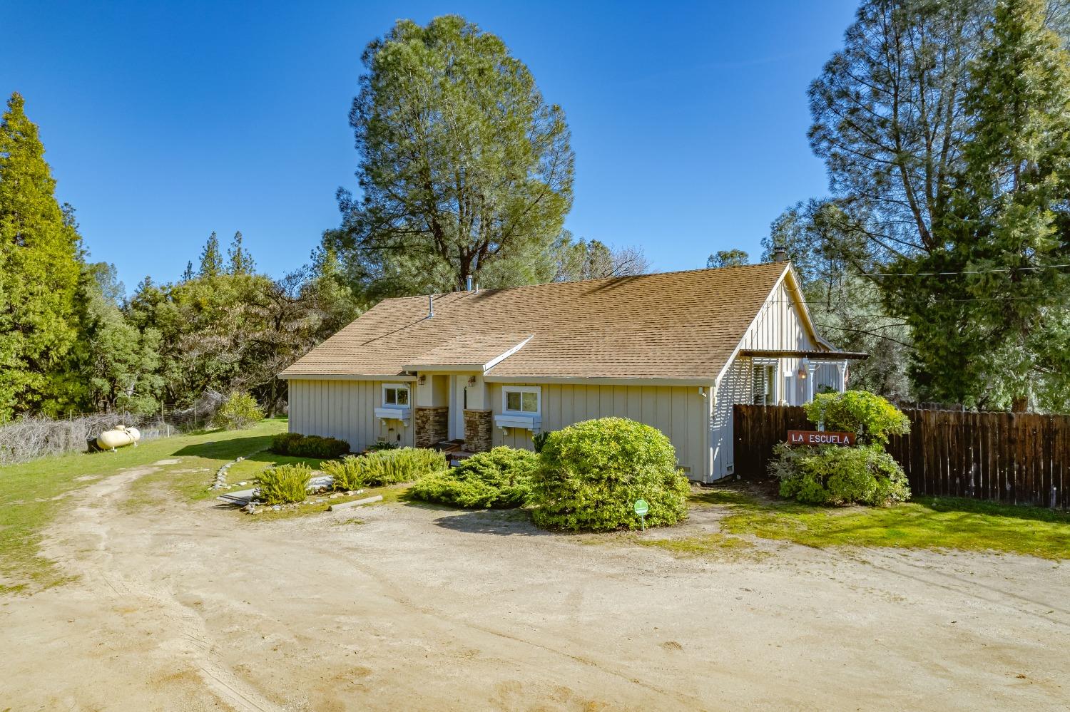 Photo of 8131 Fairplay Rd in Somerset, CA