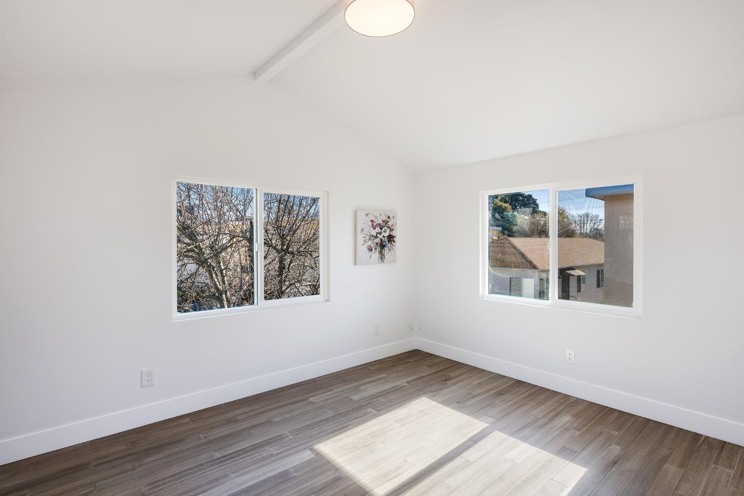 Detail Gallery Image 11 of 21 For 2437 Acton St, Berkeley,  CA 94702 - 5 Beds | 3/1 Baths