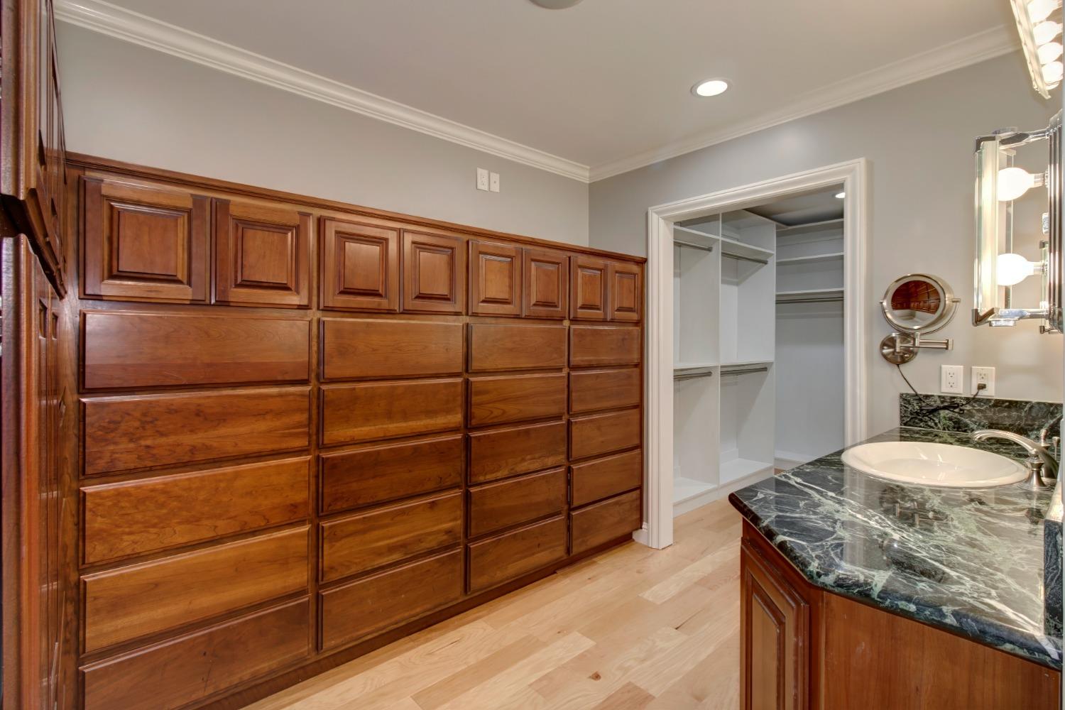 Detail Gallery Image 44 of 93 For 1300 Mariemont Ave, Sacramento,  CA 95864 - 3 Beds | 3/2 Baths
