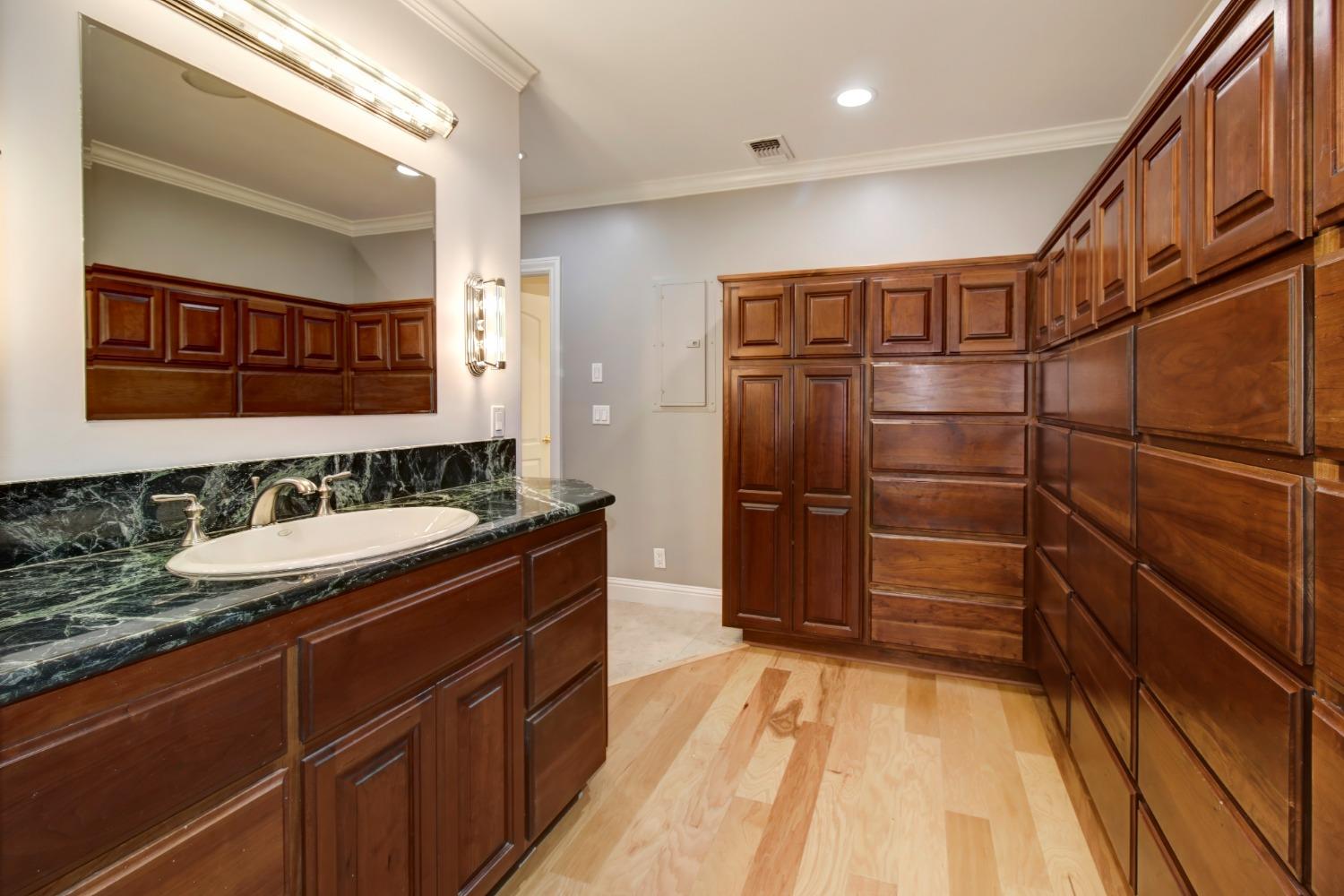 Detail Gallery Image 46 of 93 For 1300 Mariemont Ave, Sacramento,  CA 95864 - 3 Beds | 3/2 Baths