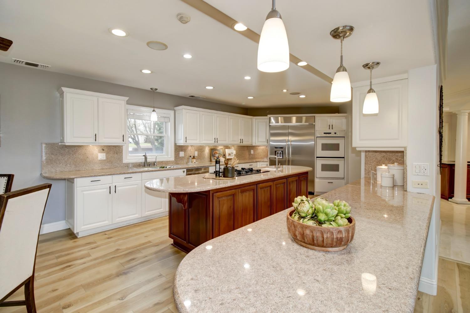 Detail Gallery Image 32 of 93 For 1300 Mariemont Ave, Sacramento,  CA 95864 - 3 Beds | 3/2 Baths