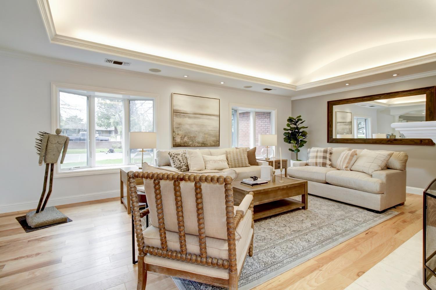 Detail Gallery Image 13 of 93 For 1300 Mariemont Ave, Sacramento,  CA 95864 - 3 Beds | 3/2 Baths