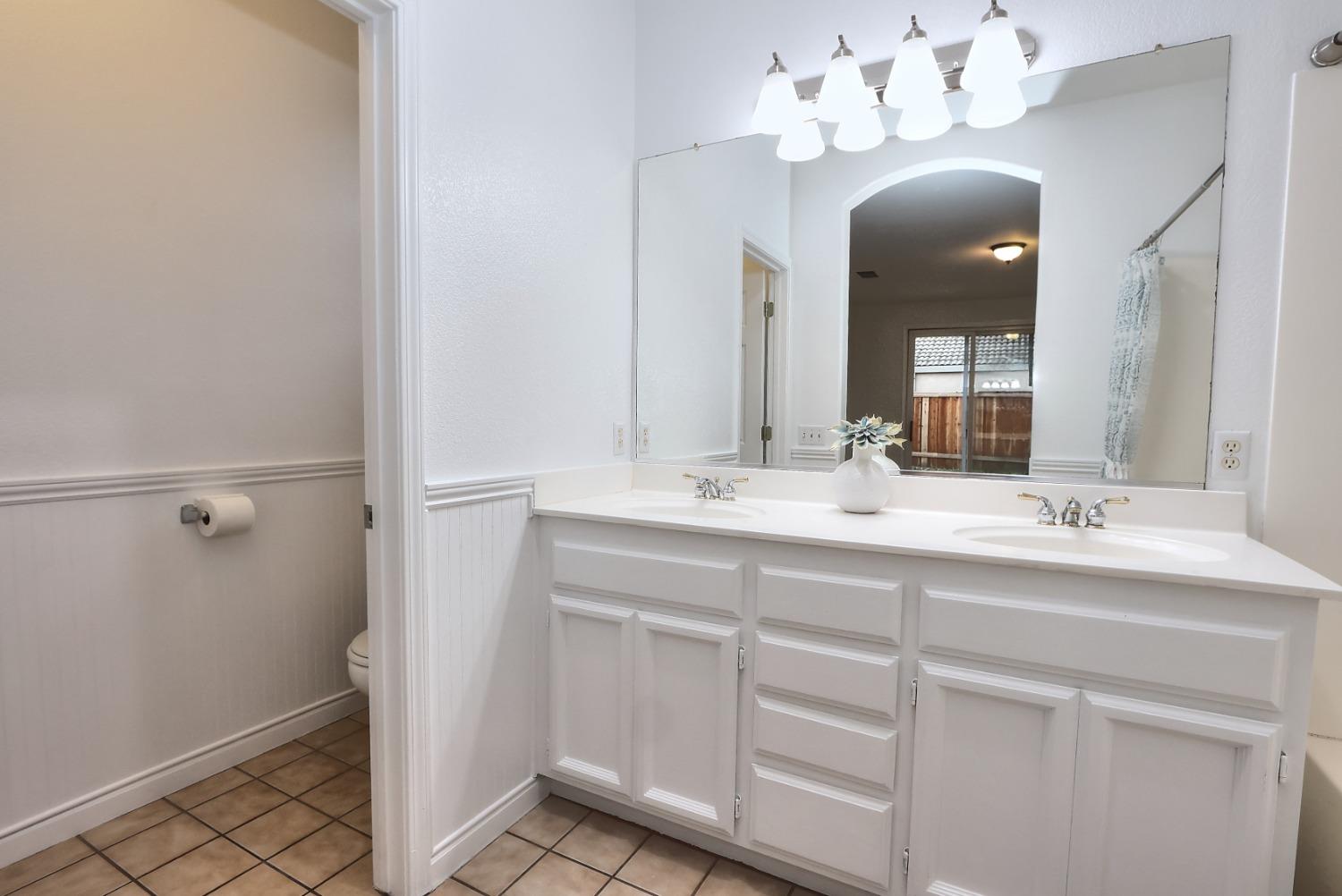 Detail Gallery Image 12 of 29 For 2111 Macaw Ln, Rocklin,  CA 95765 - 3 Beds | 2 Baths