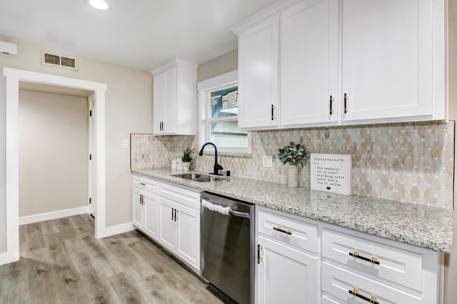 Detail Gallery Image 11 of 38 For 1472 64th Ave, Sacramento,  CA 95822 - 4 Beds | 2 Baths