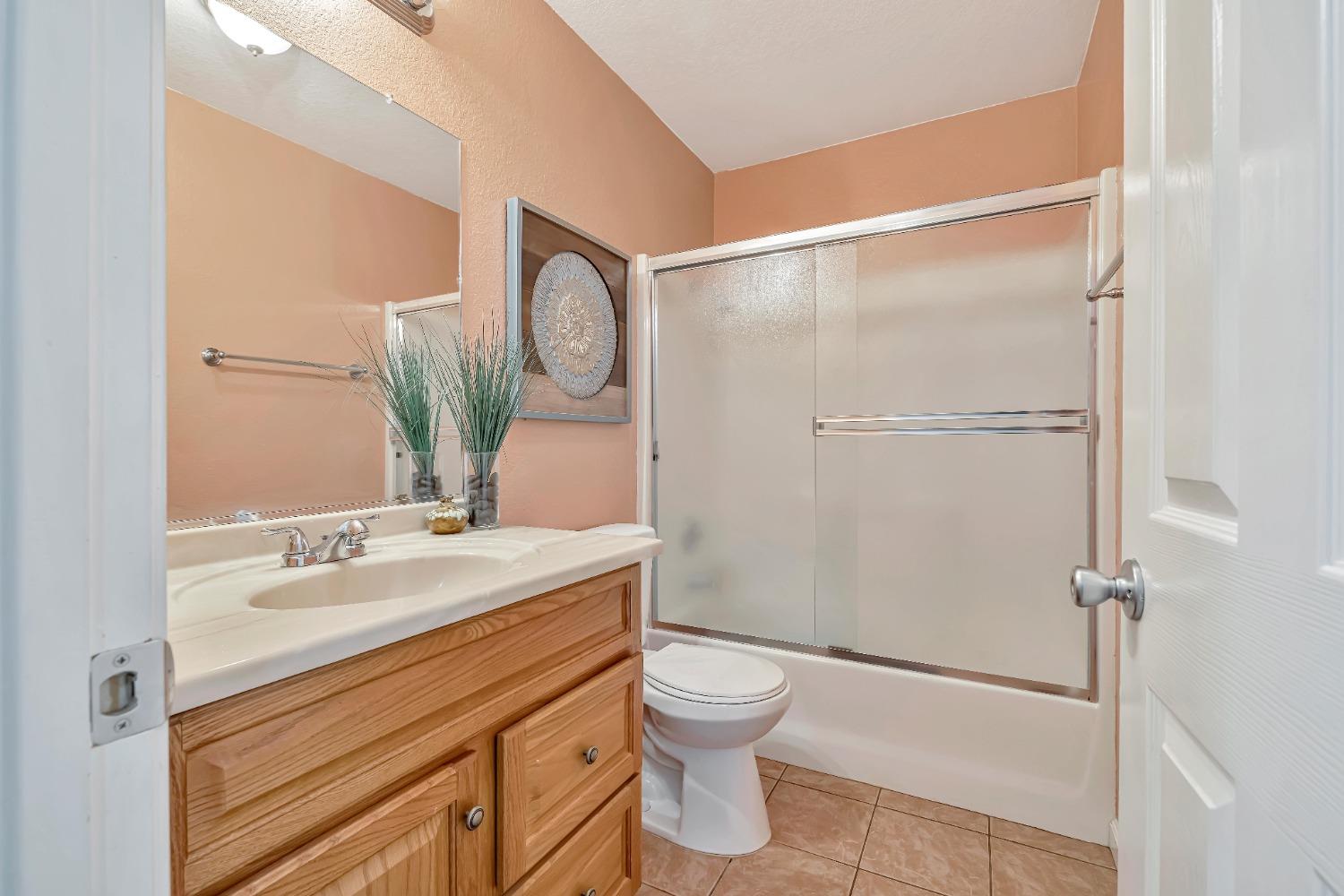 Detail Gallery Image 9 of 15 For 1712 Brahms Way, Modesto,  CA 95358 - 3 Beds | 2 Baths