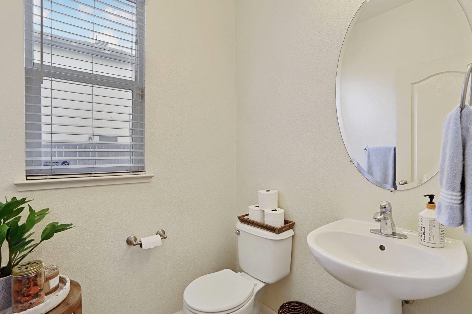 Detail Gallery Image 12 of 39 For 2340 Paseo Del Sol, Turlock,  CA 95382 - 3 Beds | 2/1 Baths