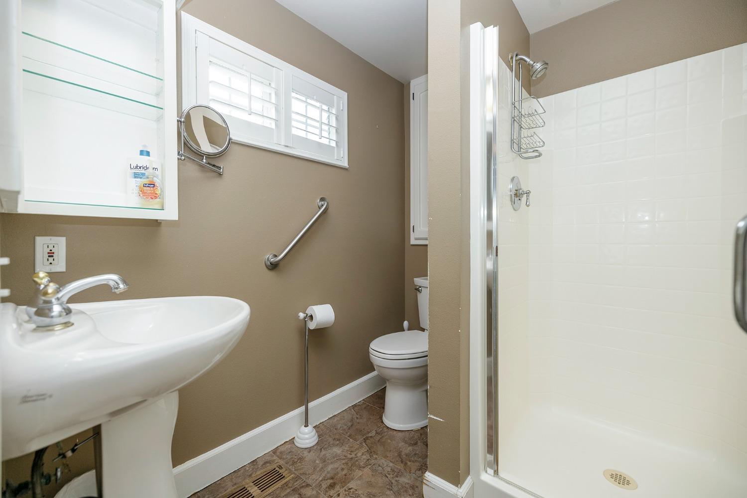 Detail Gallery Image 21 of 42 For 1953 El Camino Dr, Turlock,  CA 95380 - 3 Beds | 2 Baths