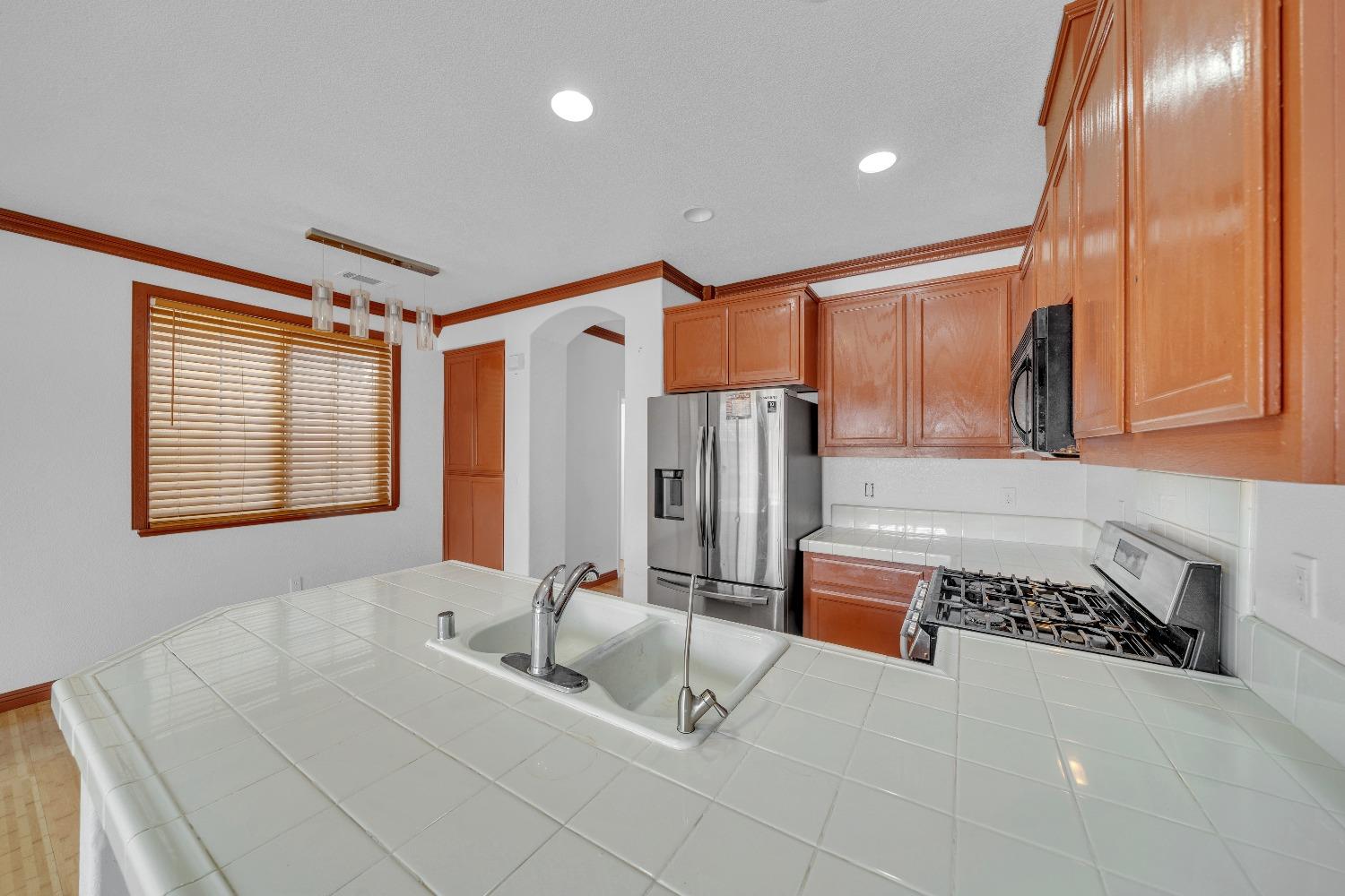 Detail Gallery Image 12 of 28 For 1770 Norwood Heights Ln, Ceres,  CA 95307 - 3 Beds | 2/1 Baths