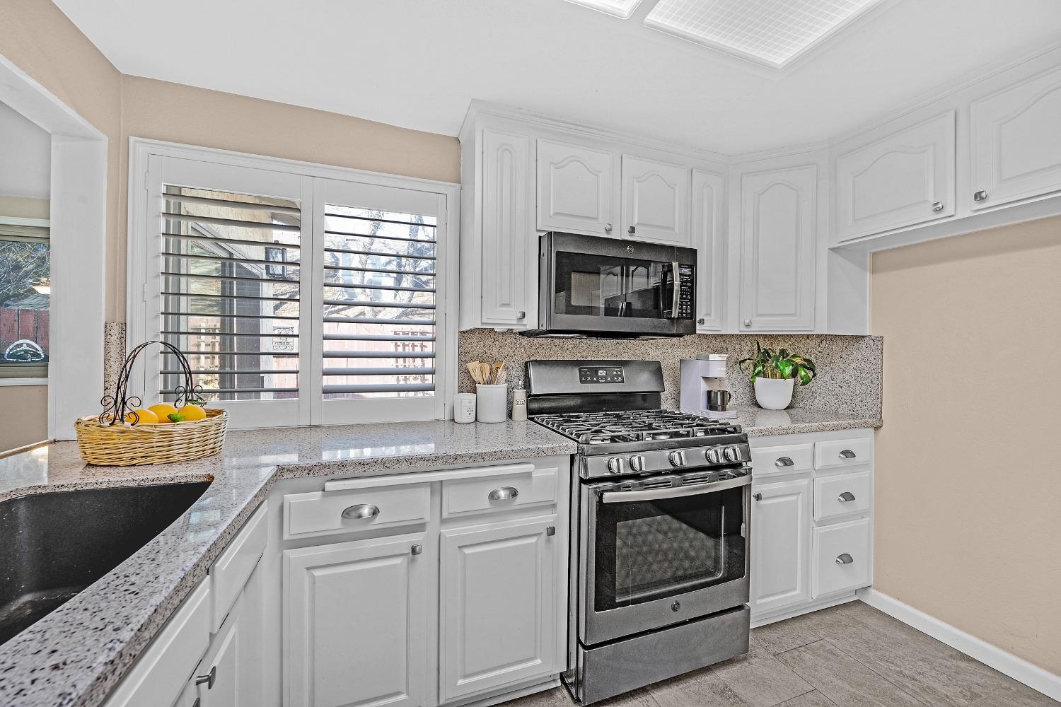 Detail Gallery Image 16 of 25 For 1401 W Lowell Ave, Tracy,  CA 95376 - 3 Beds | 2 Baths