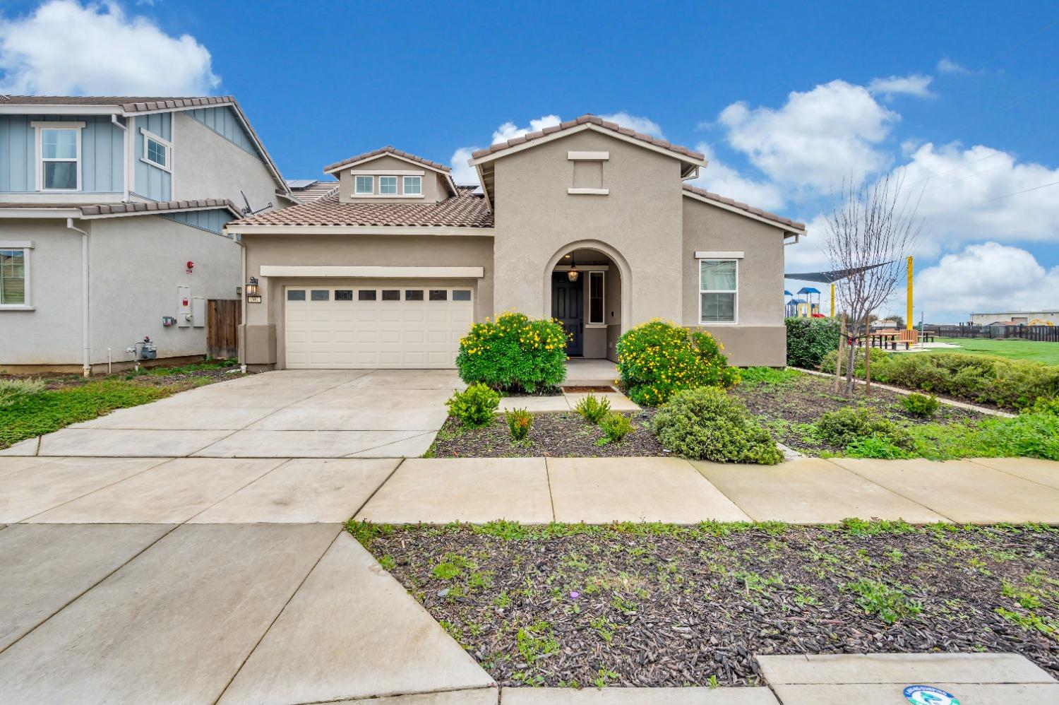 Photo of 500 Tintori Ct in Brentwood, CA