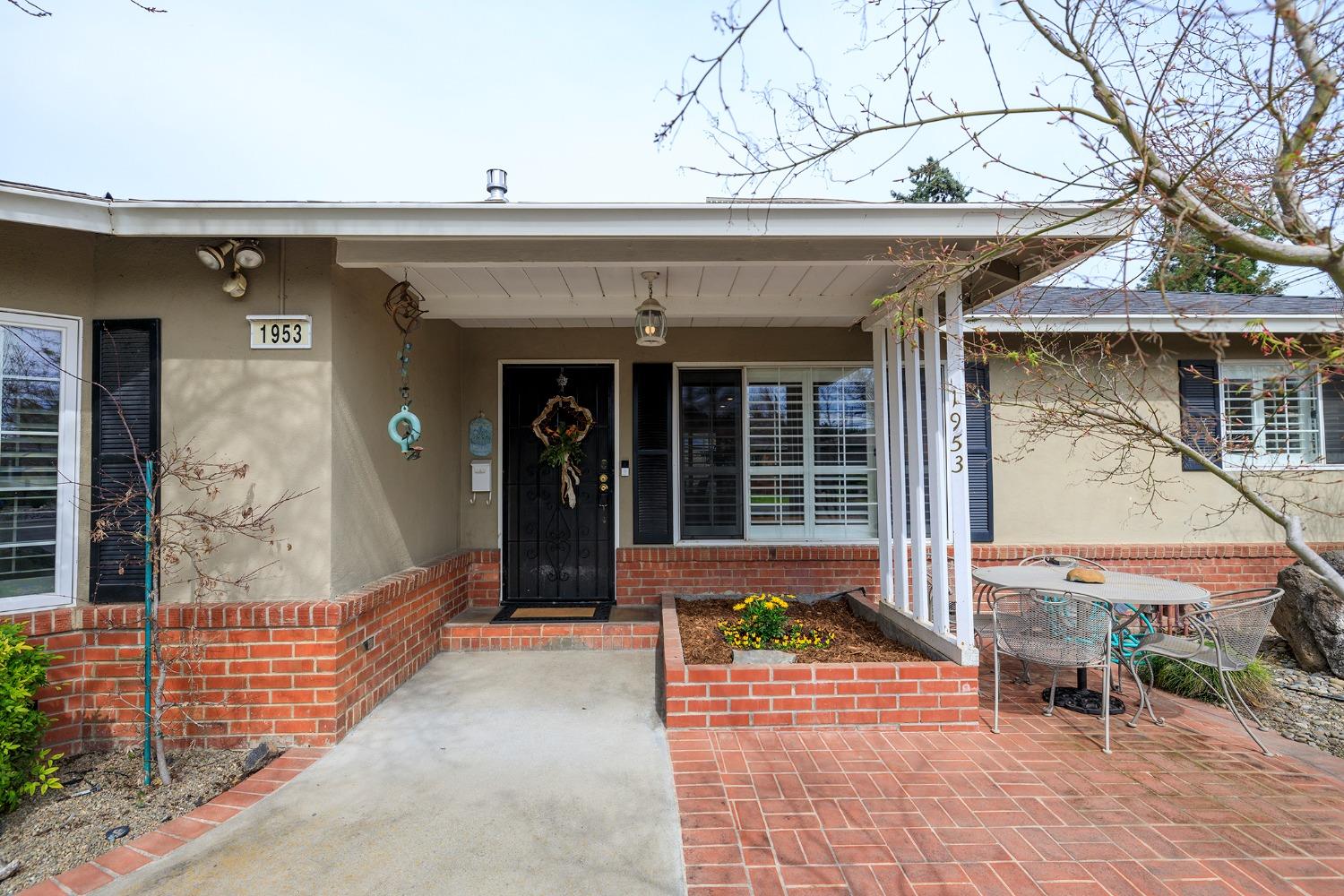Detail Gallery Image 3 of 42 For 1953 El Camino Dr, Turlock,  CA 95380 - 3 Beds | 2 Baths