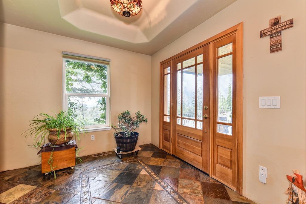 Detail Gallery Image 13 of 82 For 850 Gentry Ln, Colfax,  CA 95713 - 4 Beds | 2 Baths