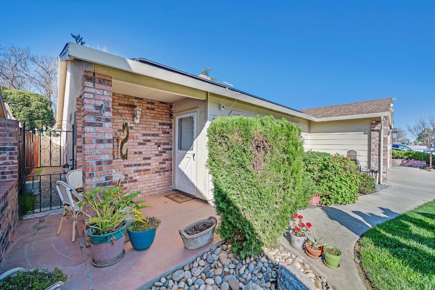 Detail Gallery Image 3 of 25 For 1401 W Lowell Ave, Tracy,  CA 95376 - 3 Beds | 2 Baths