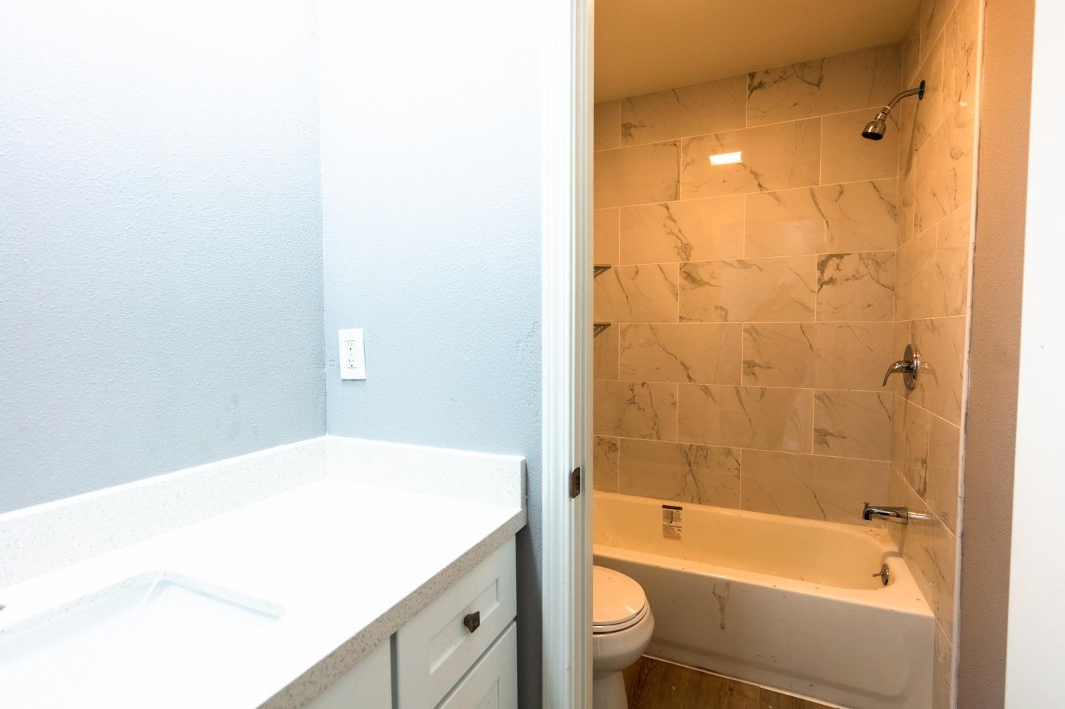Detail Gallery Image 10 of 12 For 2022 Gillimer Dr, Stockton,  CA 95210 - 2 Beds | 2 Baths
