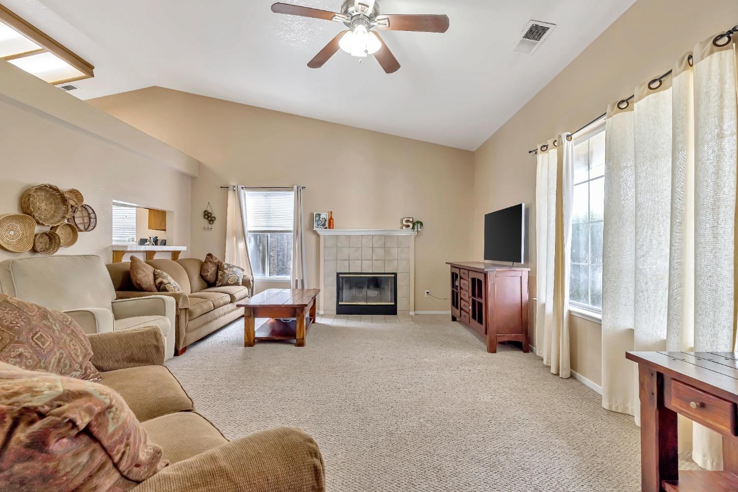 Detail Gallery Image 3 of 15 For 1712 Brahms Way, Modesto,  CA 95358 - 3 Beds | 2 Baths