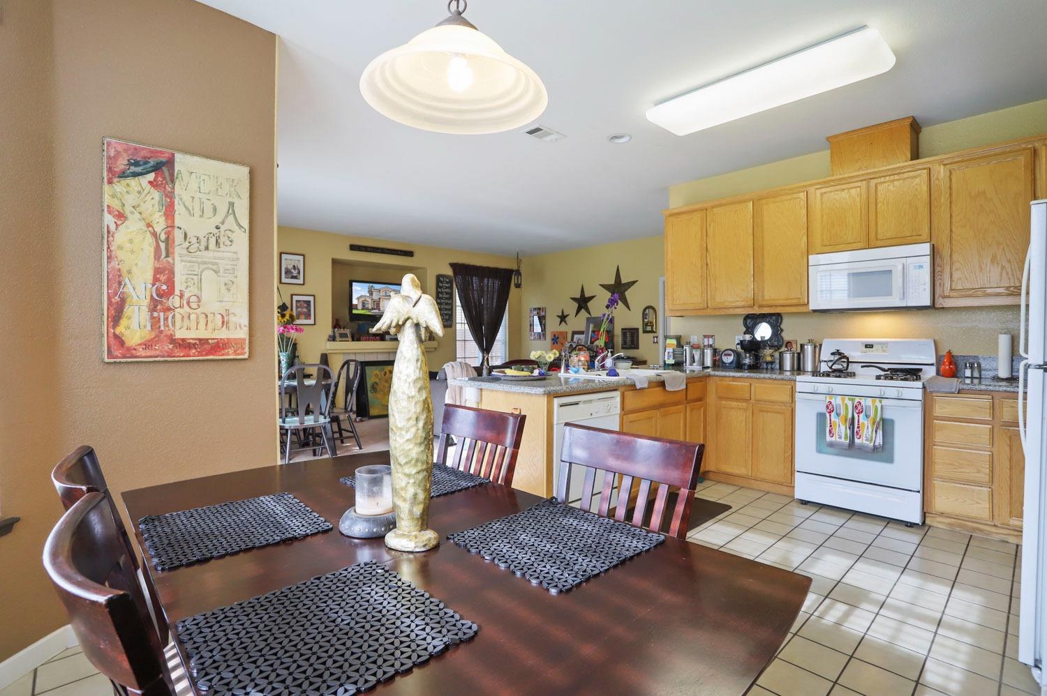 Detail Gallery Image 6 of 24 For 8409 Townshend Ct, Stockton,  CA 95212 - 3 Beds | 2/1 Baths