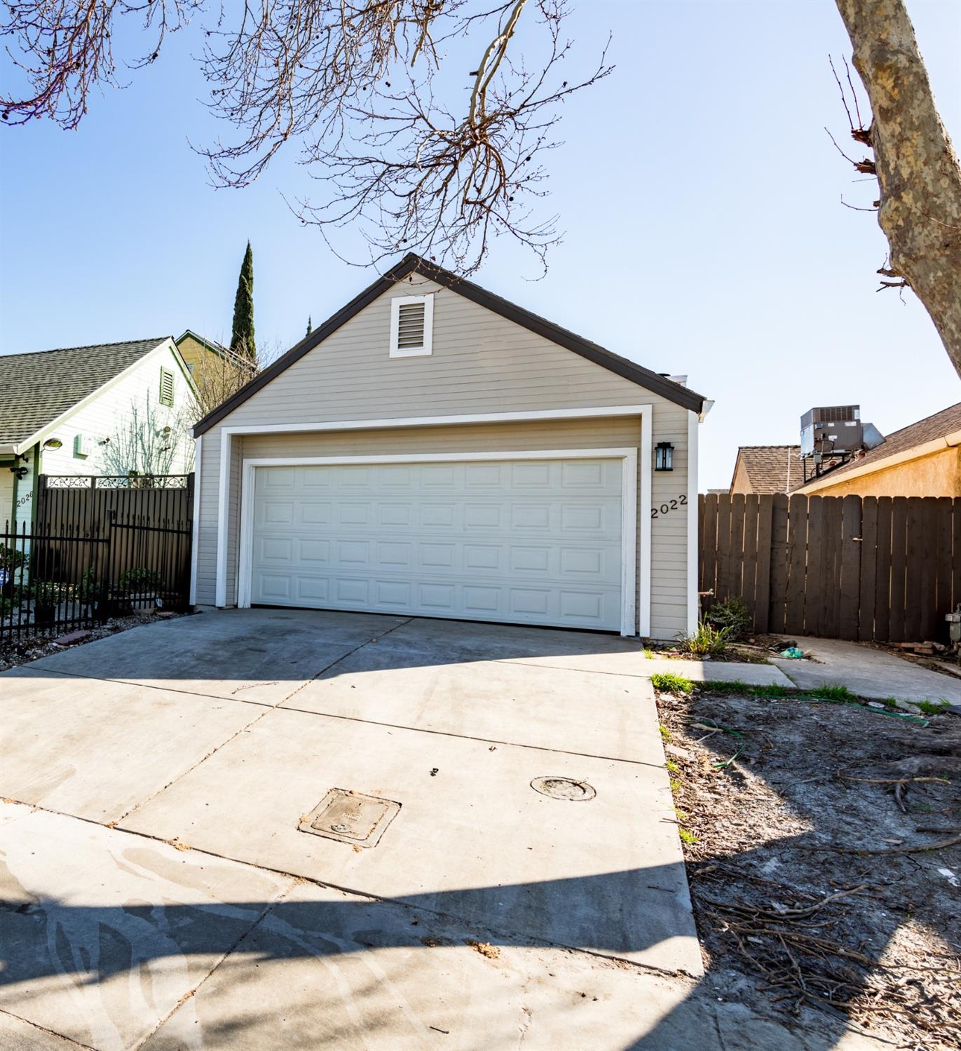 Detail Gallery Image 1 of 12 For 2022 Gillimer Dr, Stockton,  CA 95210 - 2 Beds | 2 Baths