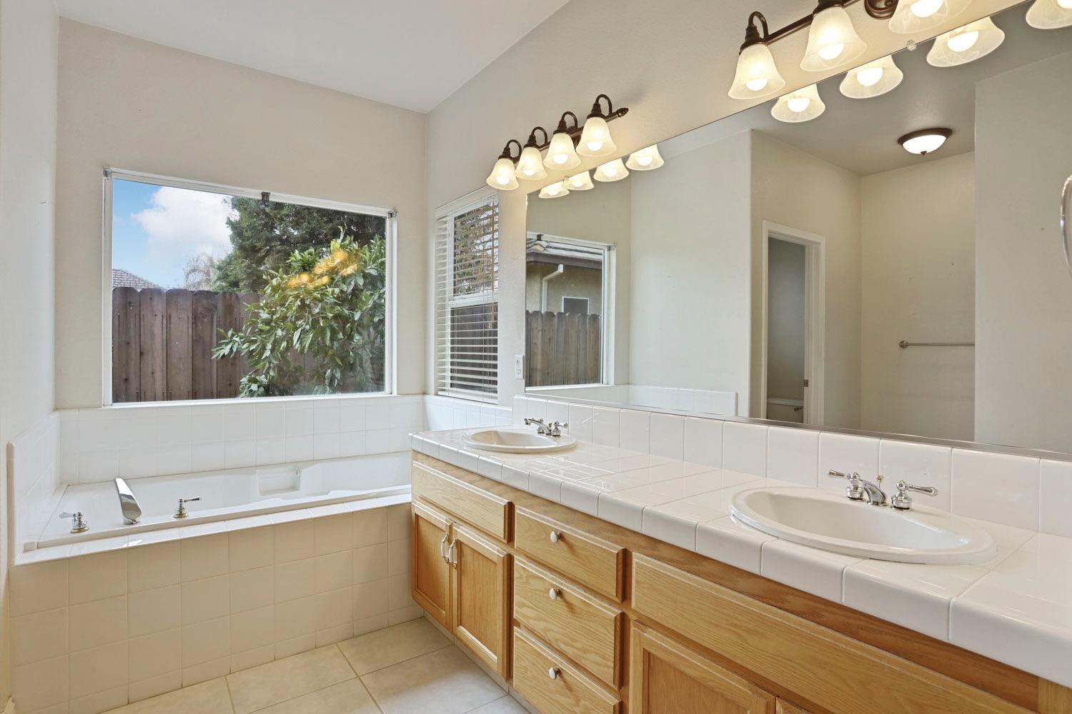 Detail Gallery Image 49 of 63 For 2631 Bristol Ln, Lodi,  CA 95242 - 4 Beds | 2 Baths