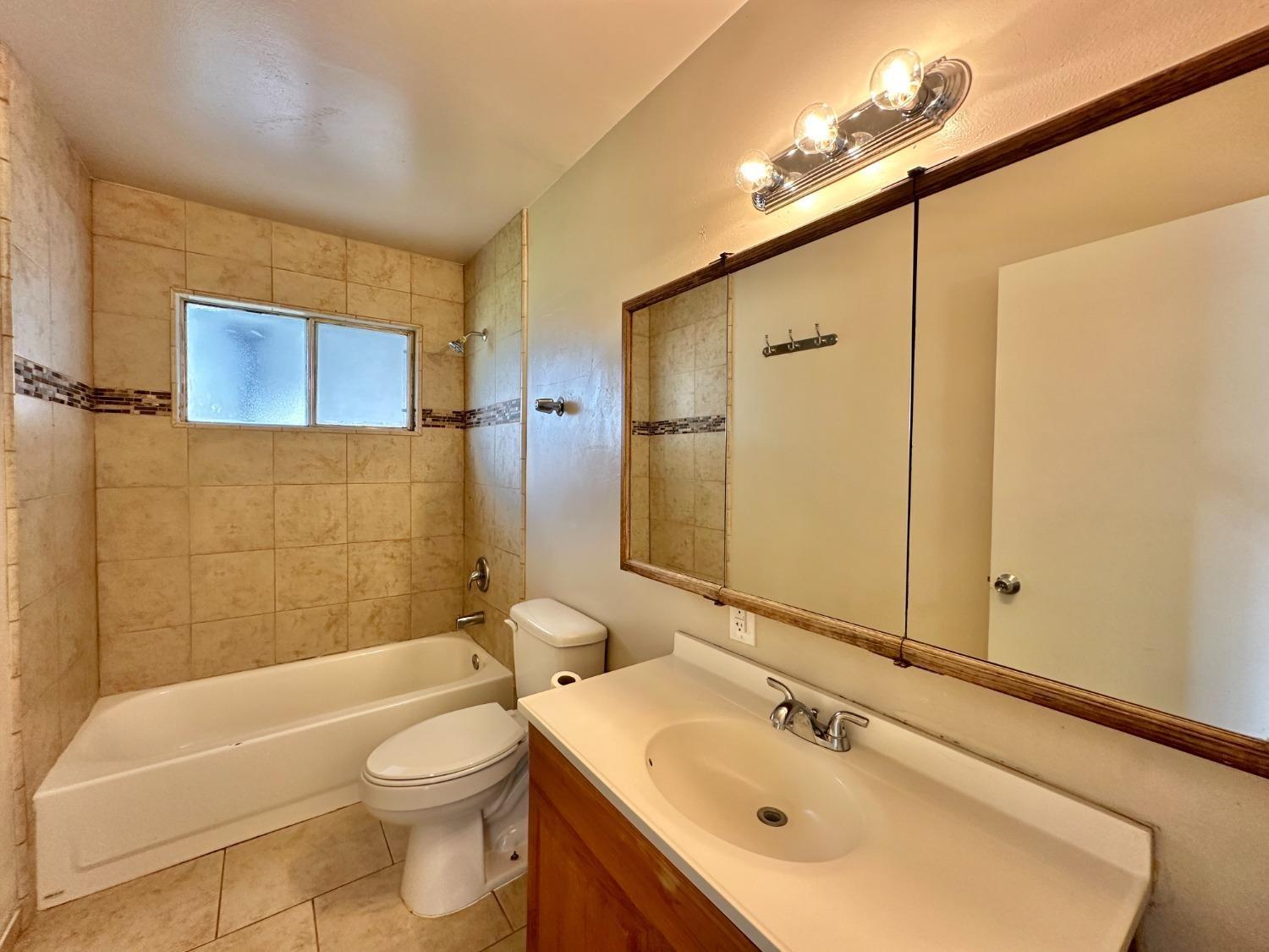 Detail Gallery Image 17 of 18 For 3345 N Miami Ave, Fresno,  CA 93727 - 3 Beds | 1 Baths