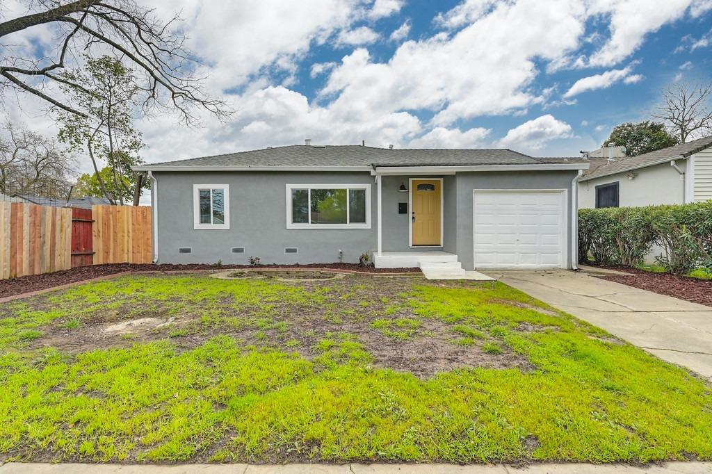 Detail Gallery Image 1 of 1 For 1452 Stoddard St, Sacramento,  CA 95822 - 2 Beds | 1 Baths