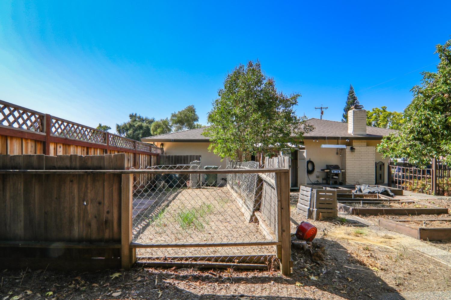 Detail Gallery Image 50 of 51 For 8117 Shangrila Dr, Fair Oaks,  CA 95628 - 4 Beds | 2/1 Baths