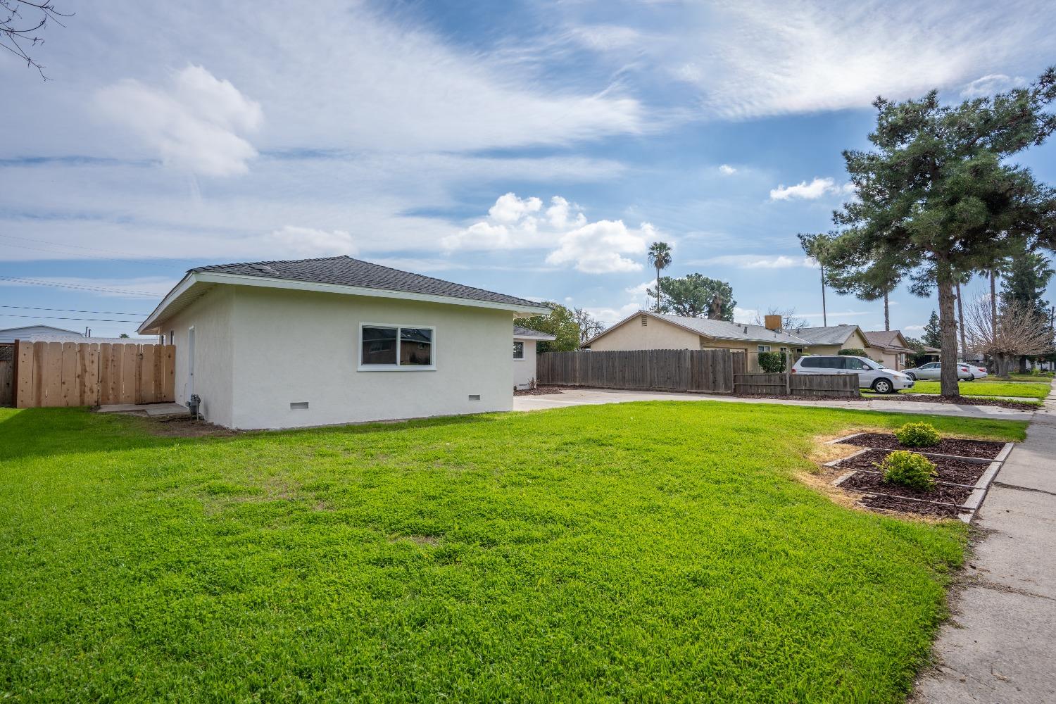 Coolidge Avenue, Chowchilla, California image 3