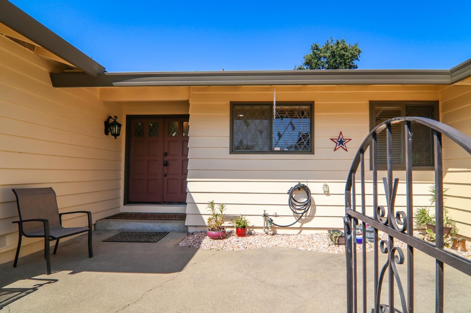 Detail Gallery Image 3 of 51 For 8117 Shangrila Dr, Fair Oaks,  CA 95628 - 4 Beds | 2/1 Baths