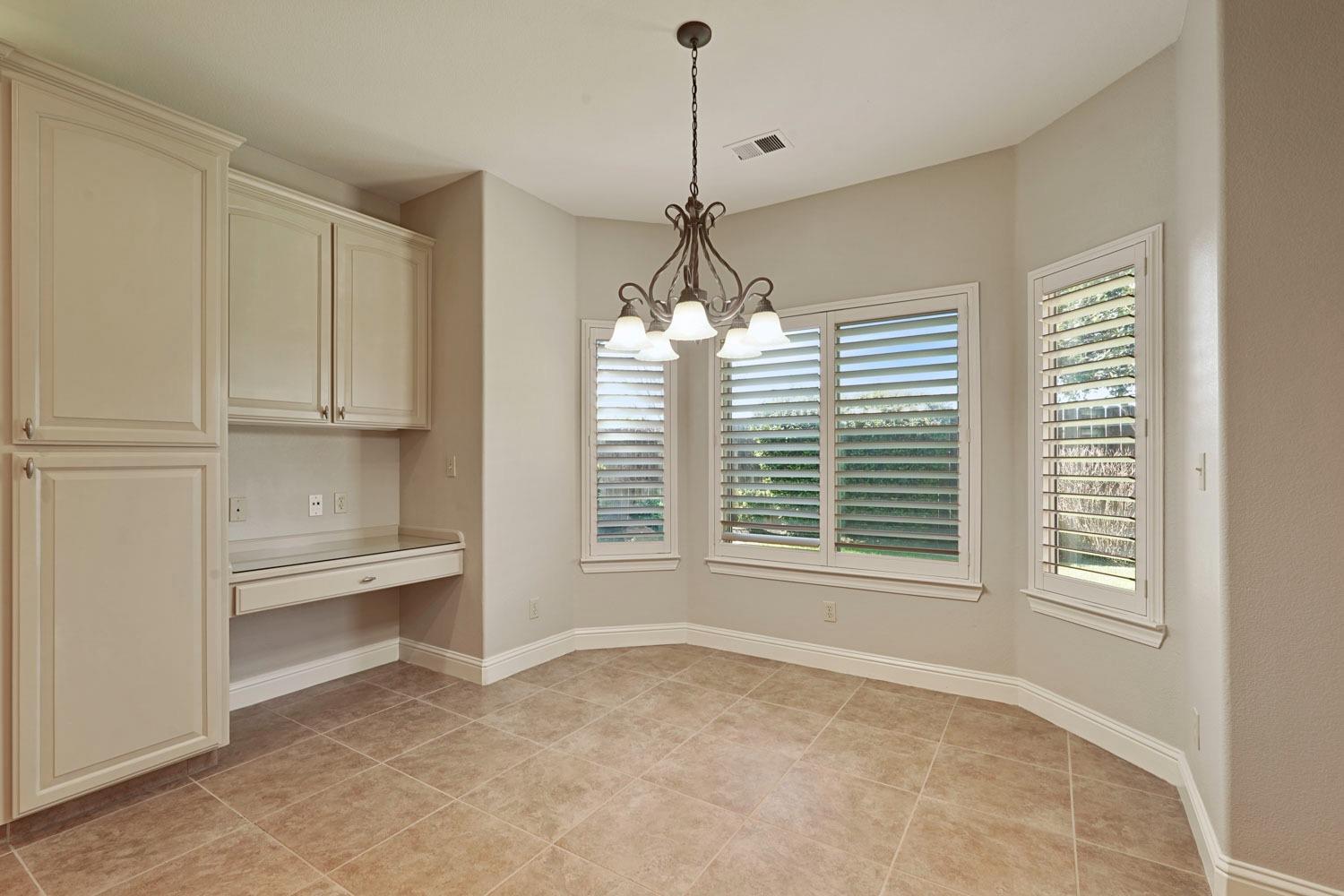 Detail Gallery Image 11 of 35 For 2585 Greenfield Ln, Lodi,  CA 95242 - 3 Beds | 2/1 Baths