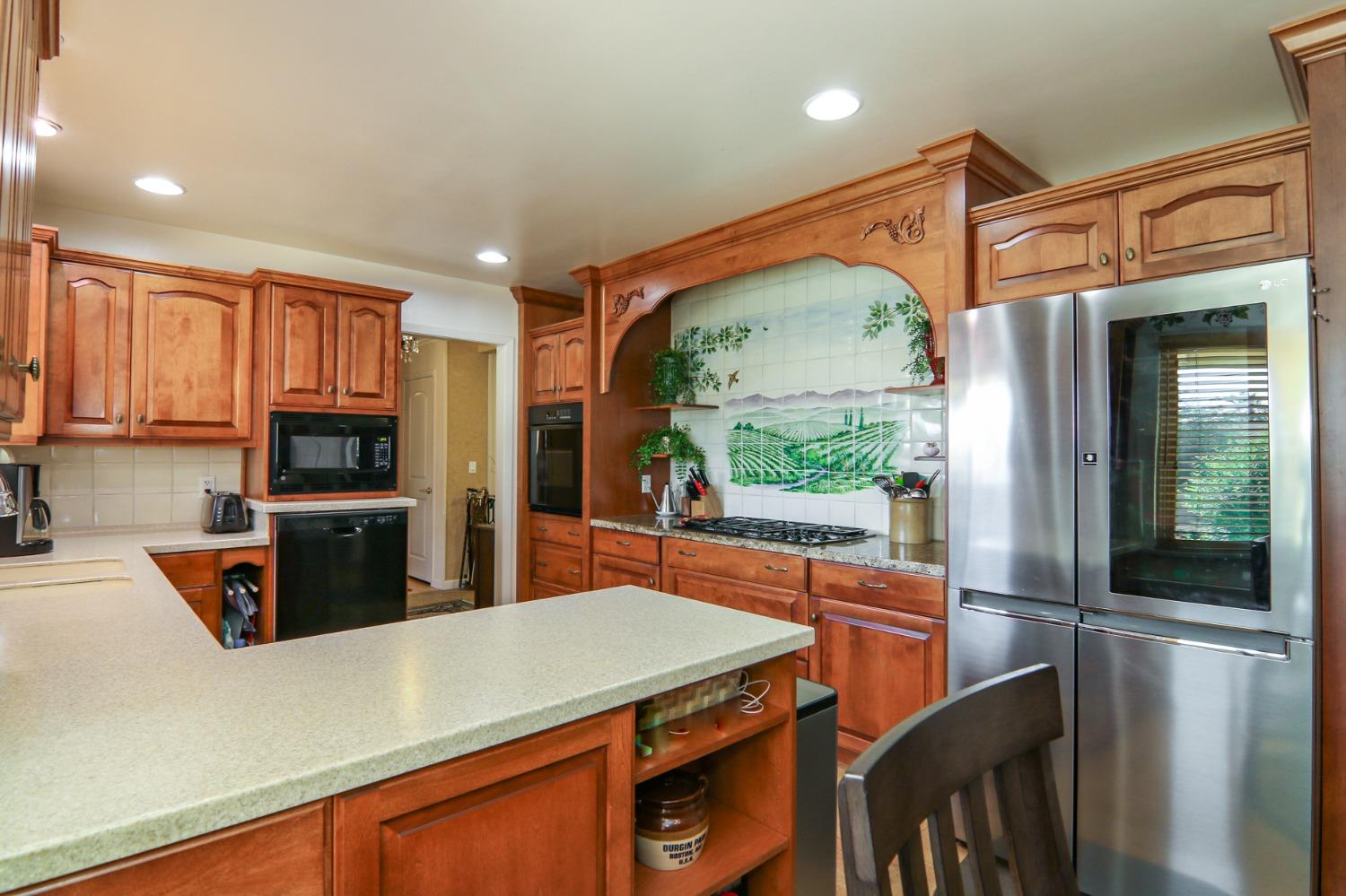 Detail Gallery Image 6 of 51 For 8117 Shangrila Dr, Fair Oaks,  CA 95628 - 4 Beds | 2/1 Baths