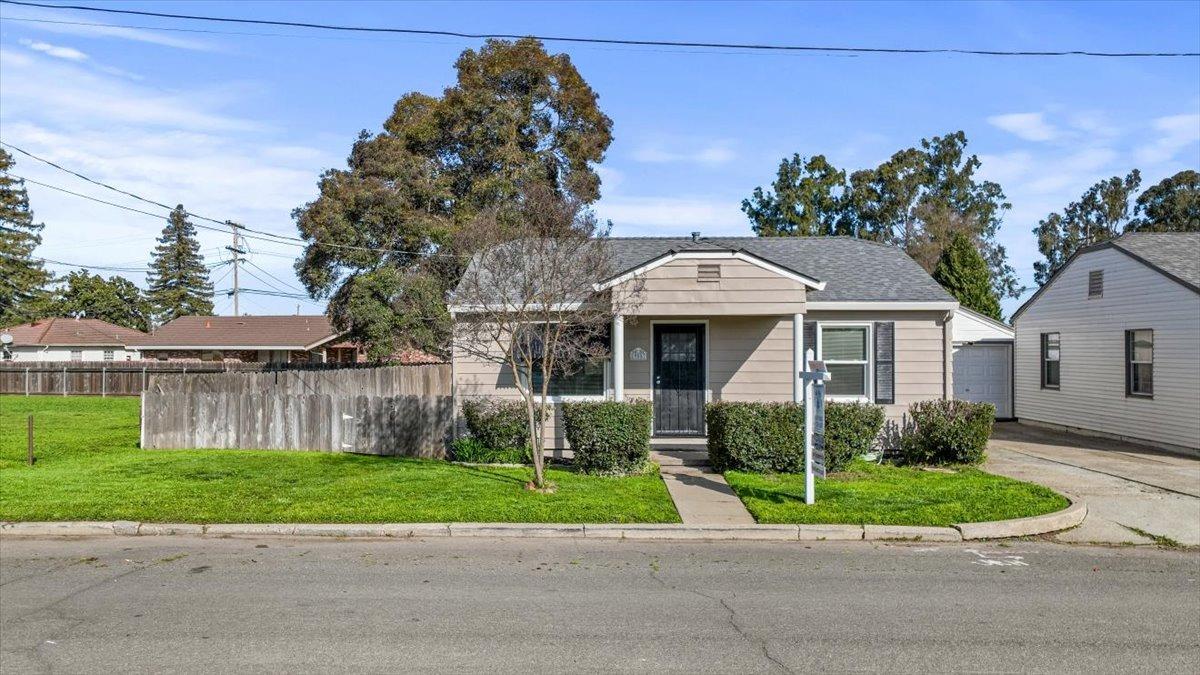 Photo of 19057 E Front St in Linden, CA