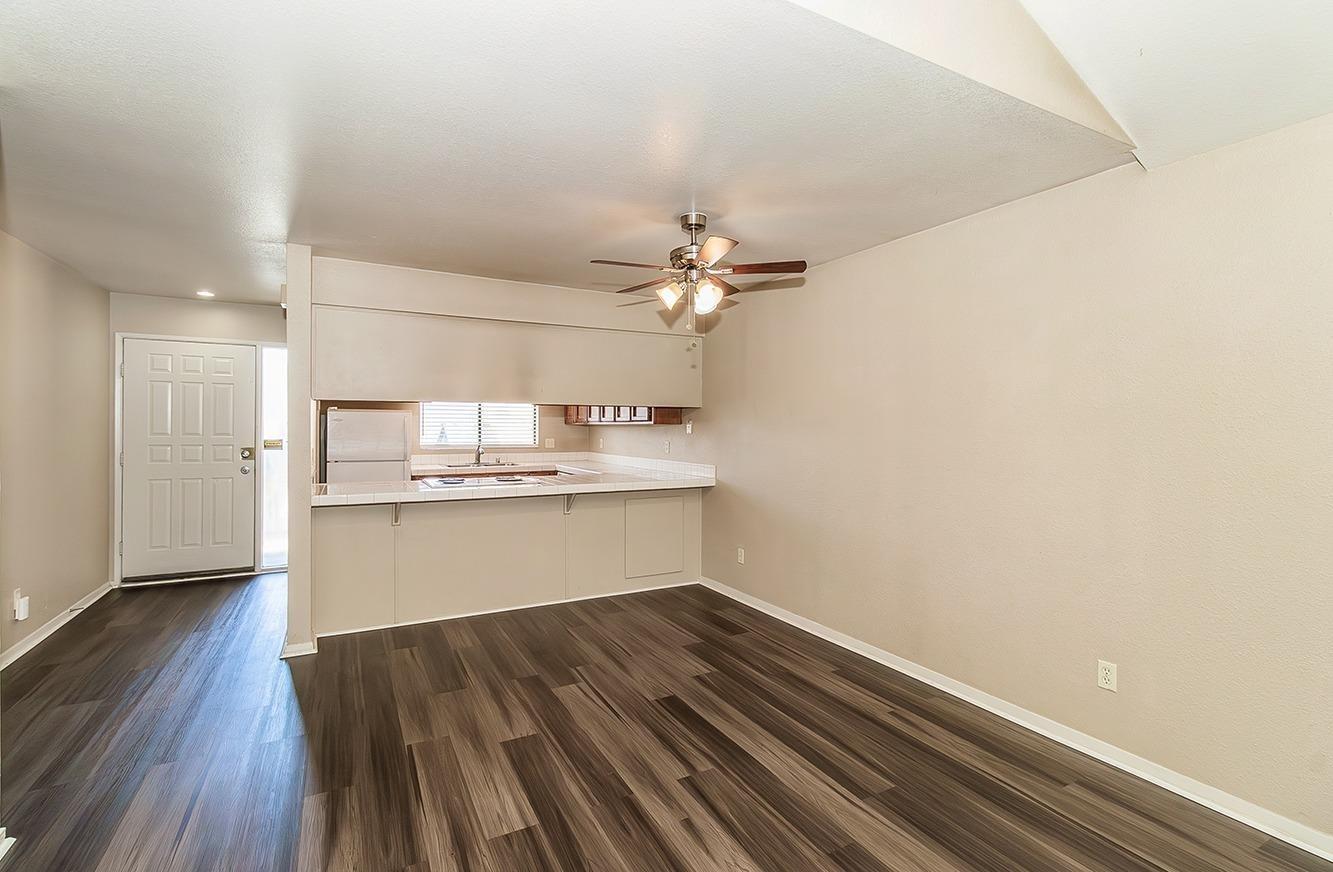 Detail Gallery Image 5 of 33 For 7675 N First St #202,  Fresno,  CA 93720 - 2 Beds | 2 Baths