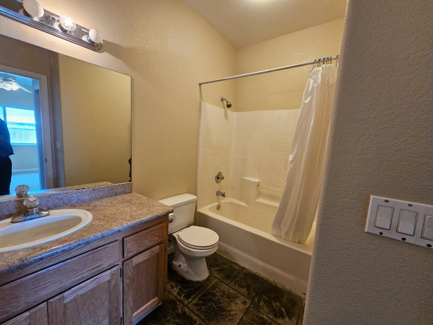 Detail Gallery Image 10 of 19 For 6900 Arlene Dr, Winton,  CA 95388 - 4 Beds | 2 Baths