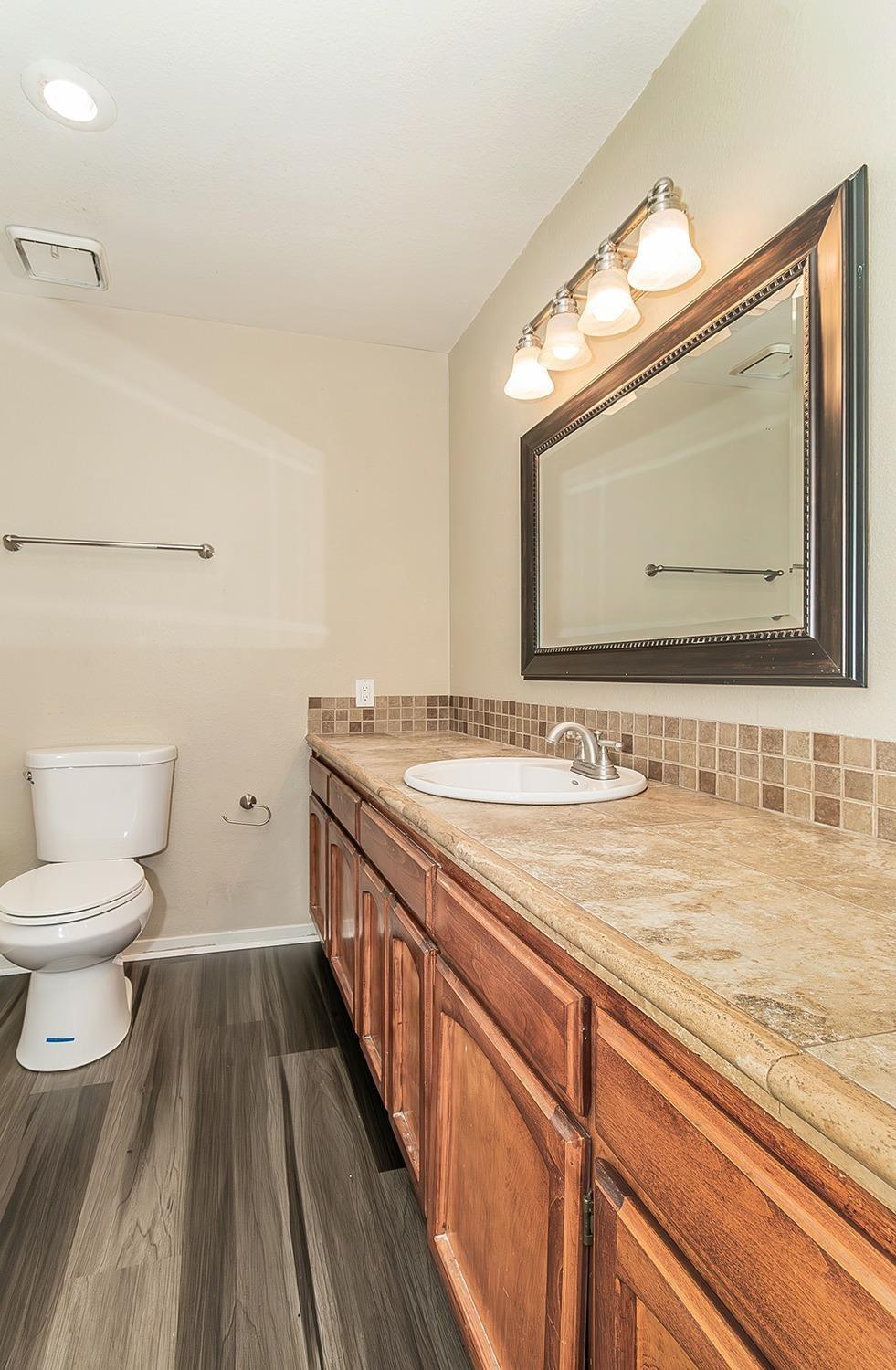 Detail Gallery Image 11 of 33 For 7675 N First St #202,  Fresno,  CA 93720 - 2 Beds | 2 Baths
