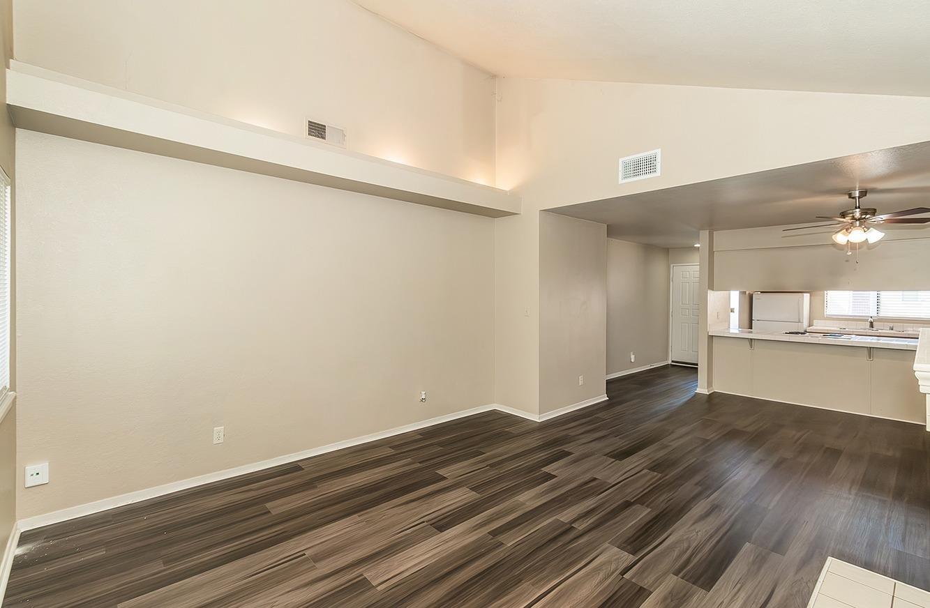 Detail Gallery Image 4 of 33 For 7675 N First St #202,  Fresno,  CA 93720 - 2 Beds | 2 Baths