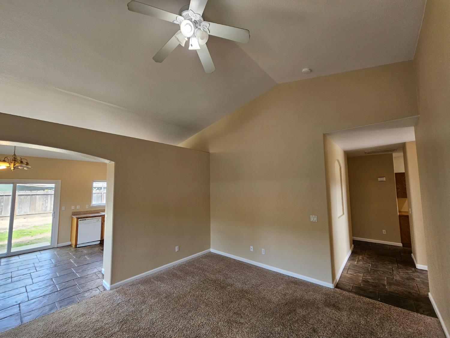 Detail Gallery Image 3 of 19 For 6900 Arlene Dr, Winton,  CA 95388 - 4 Beds | 2 Baths